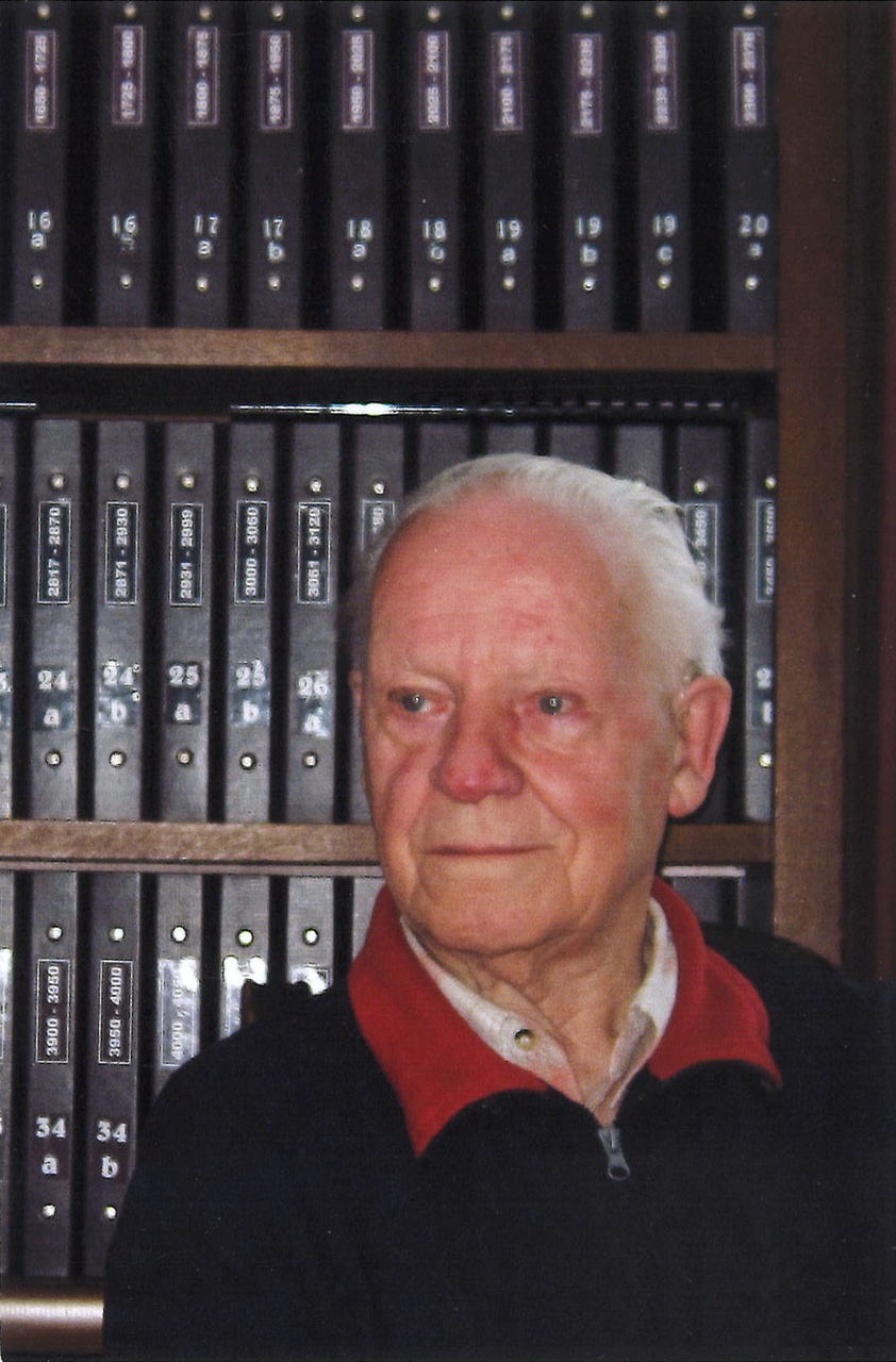 archiefroermond-henri-spitholt henri-spitholt-voor-kast-met-fotocollectie