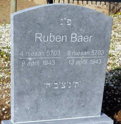 Baer, Leo 5 4 Grafsteentje Ruben.jpg