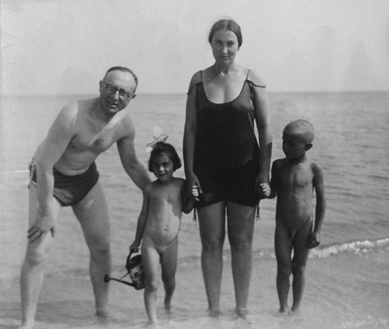 Wilhelm en Gertrud Gross-Sachs met de oudste kinderen Dora en Karl