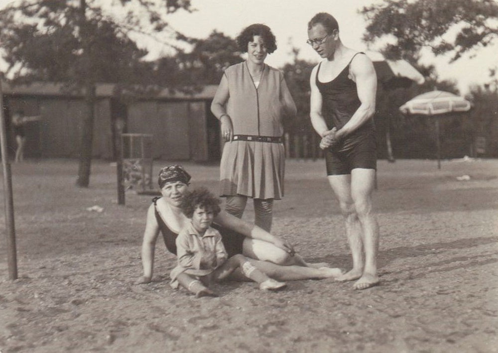 Joseph Hiegentlich, Helena Nol, Rosetta Hiegentlich, Lieke-Rosalie van Zuiden