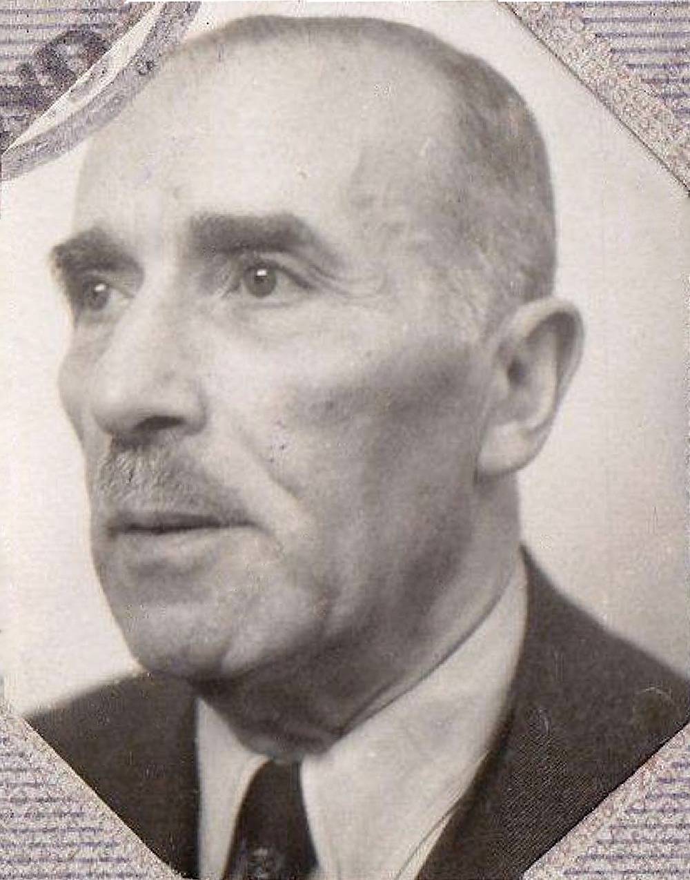 Hermann Wolf, pasfoto op persoonsbewijs