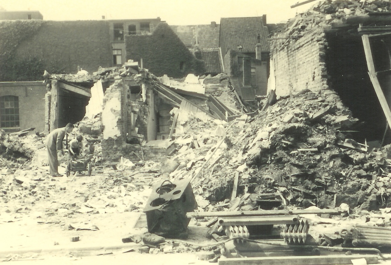 Artikel 11 Vernielde pand de Bock, Veldstraat (Hans Leenarts).jpg