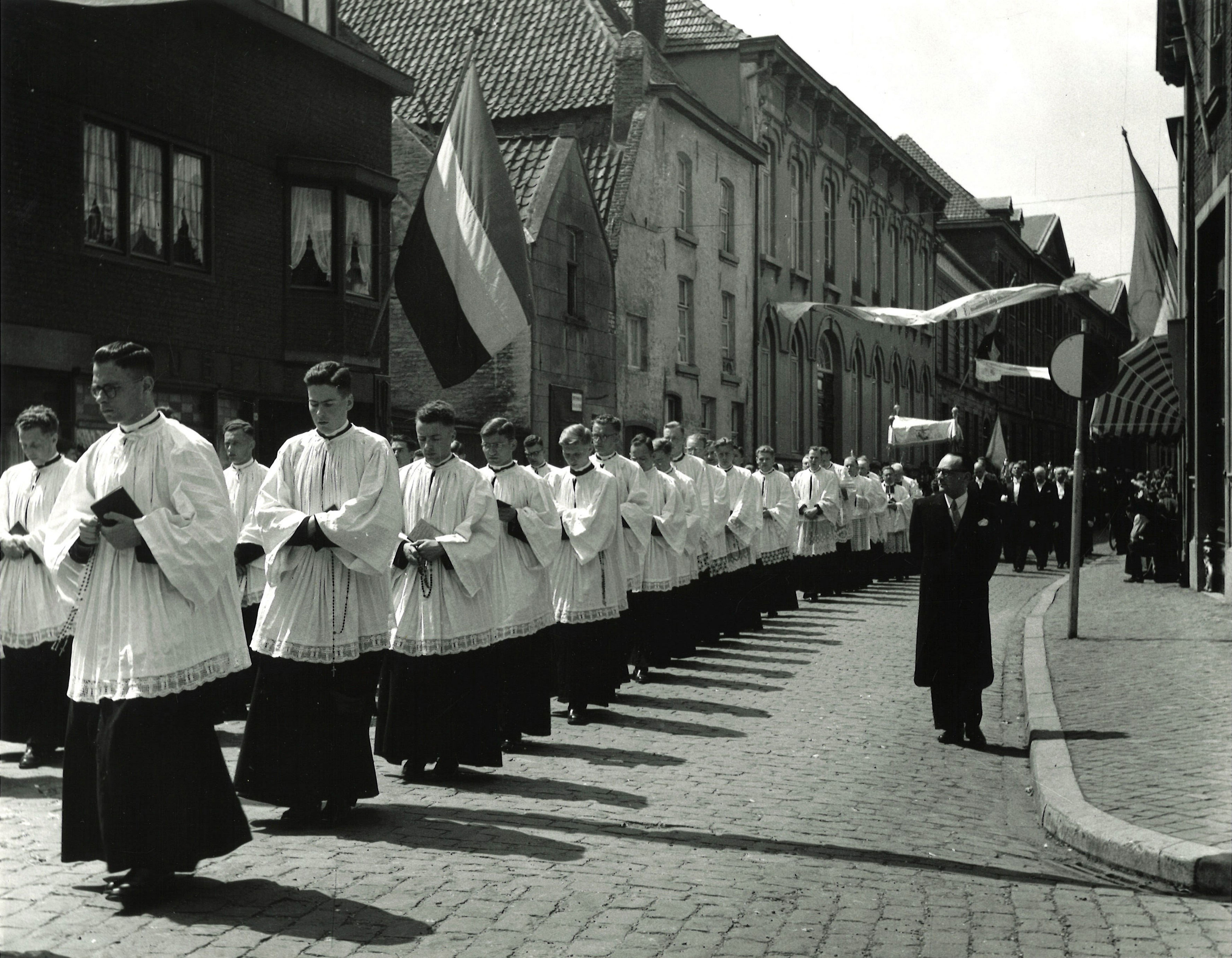 4.3 archiefroermond-processie-1.jpg