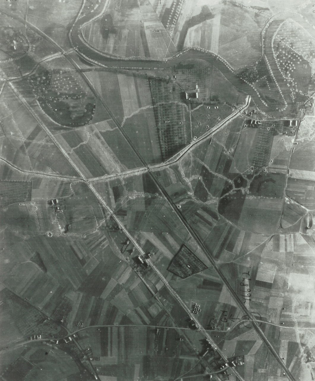 Art 19 Luchtfoto Hattem en gehucht Aan de Rijksweg.jpg