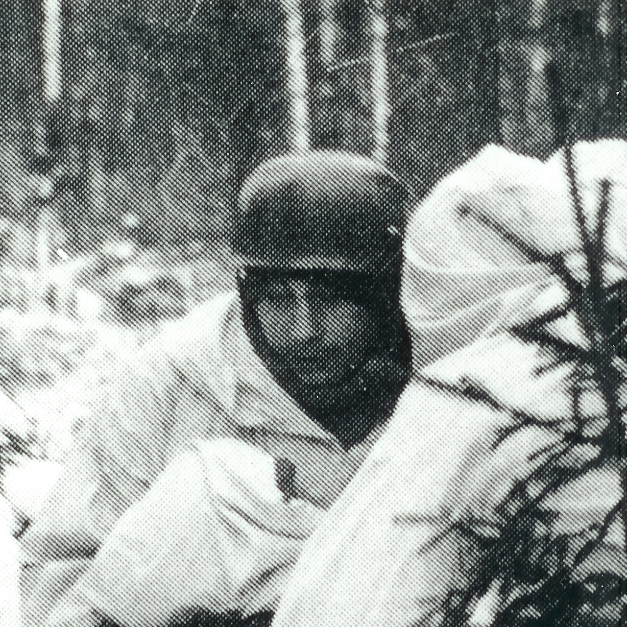 Art 19 Fallschirmjäger met witte lakens.jpg