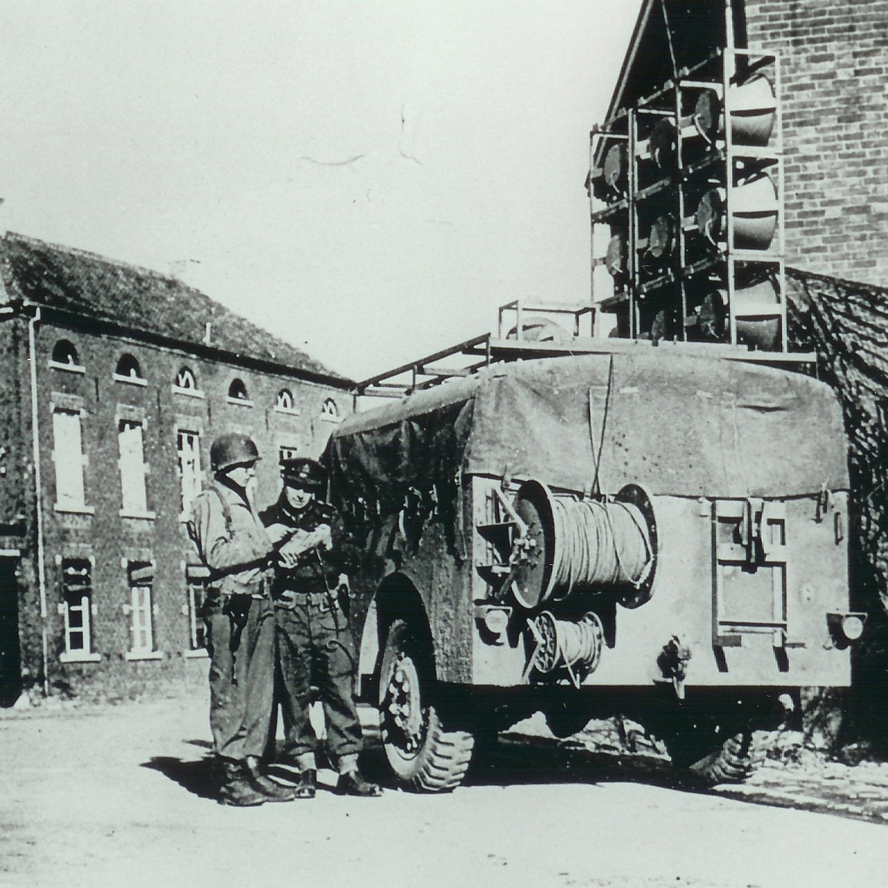Art 22 Luidsprekerwagen Beegden.jpg