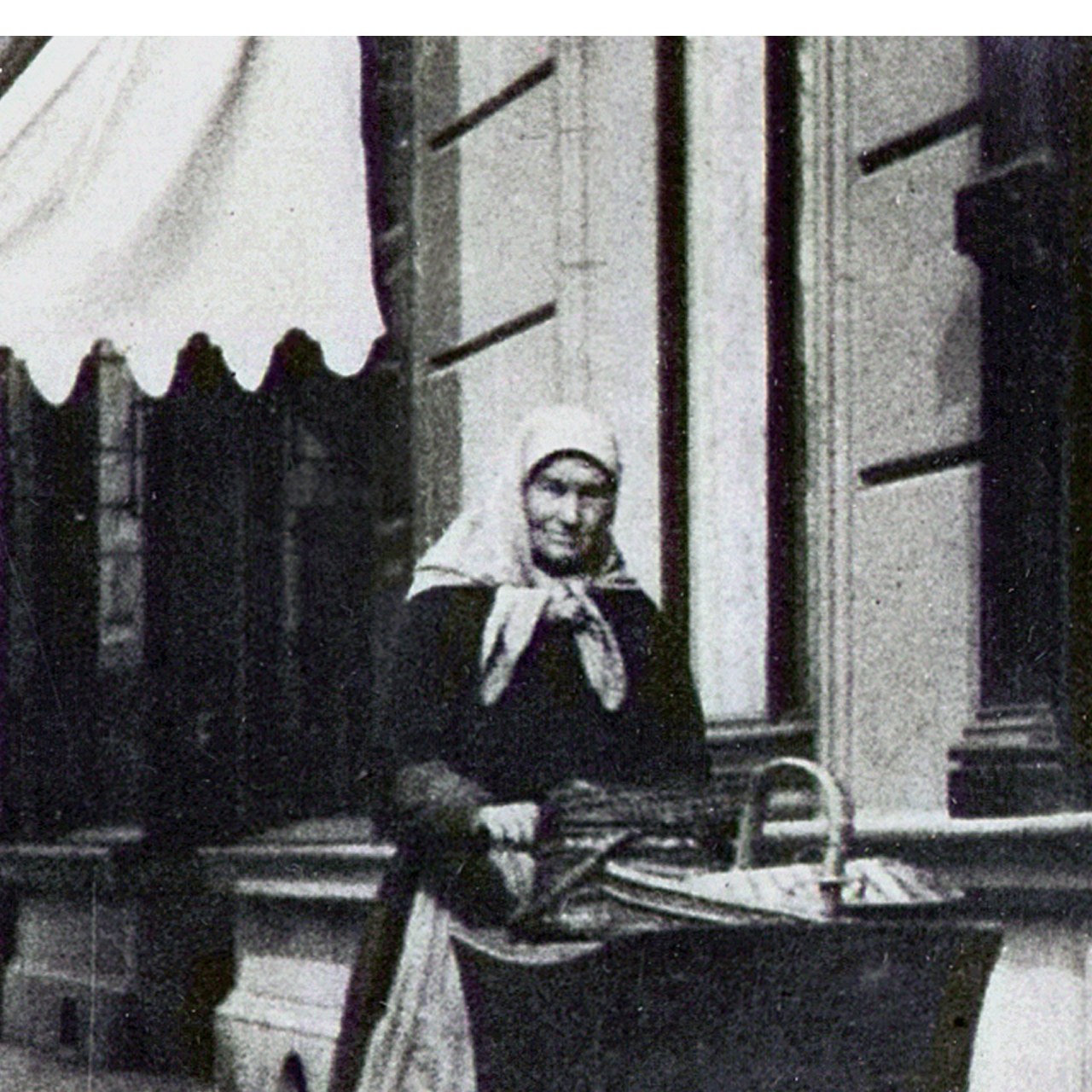 14 Anna Maria Bamberger in de Swalmerstraat (1920).jpg